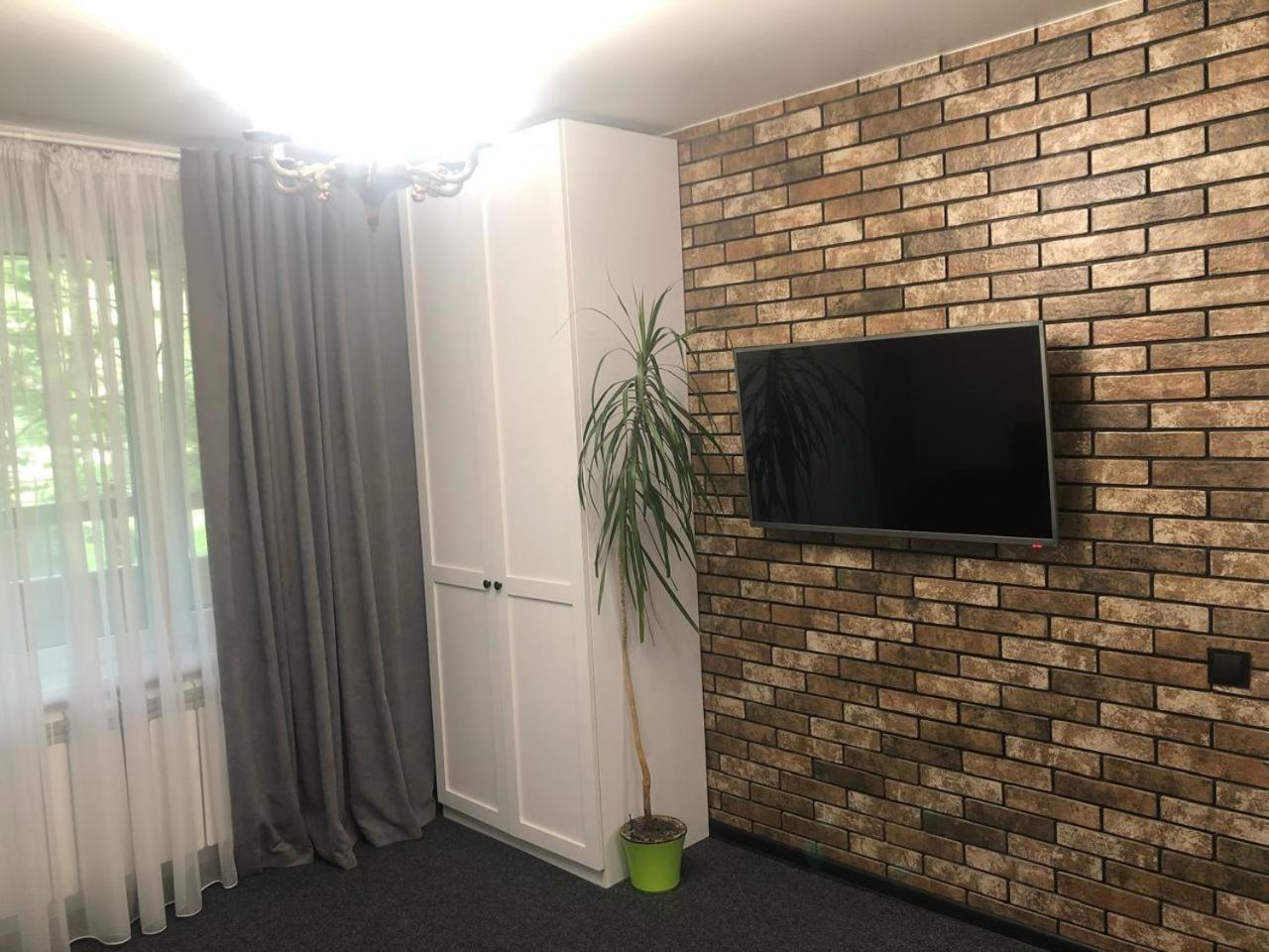 Mini Hotel Vesna Dnjepropetovsk Buitenkant foto