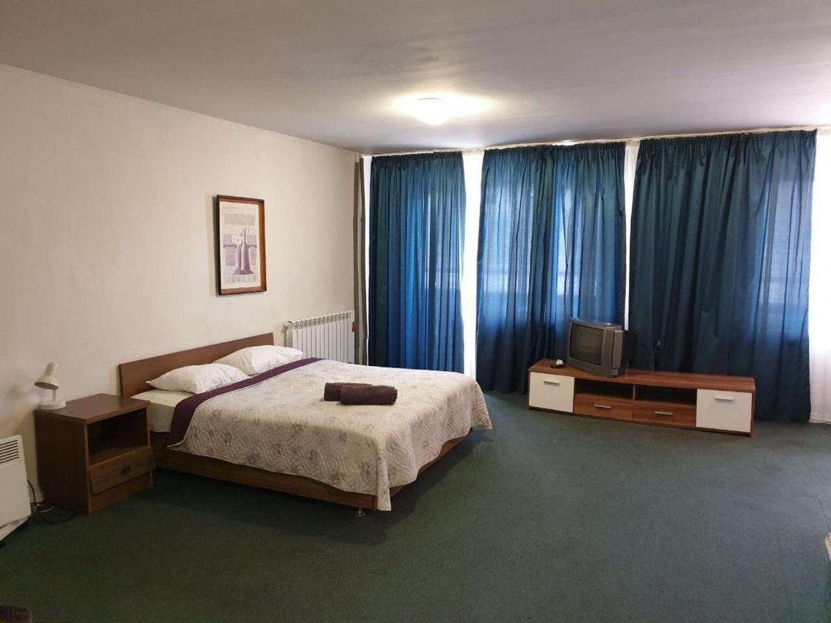 Mini Hotel Vesna Dnjepropetovsk Buitenkant foto
