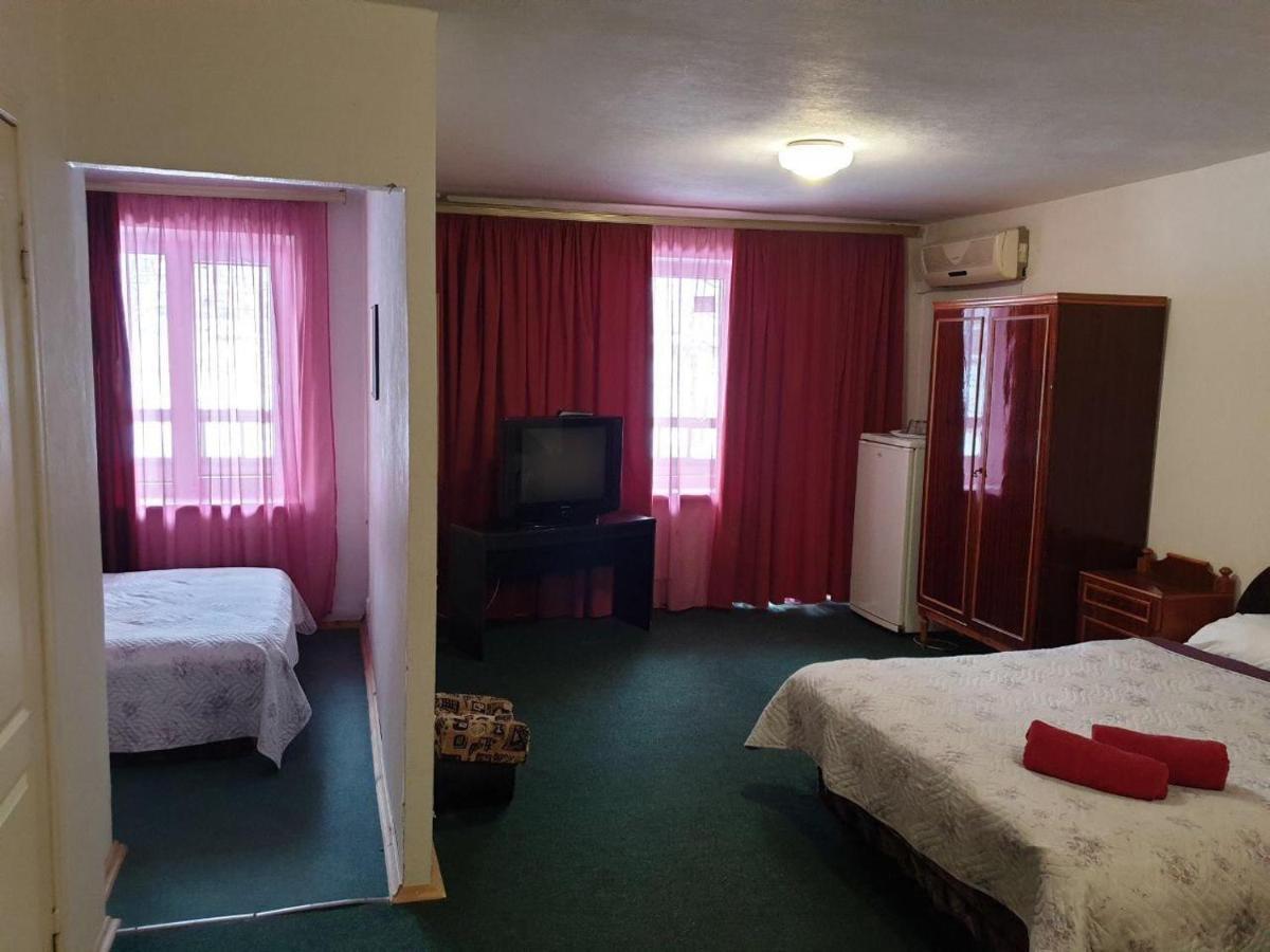 Mini Hotel Vesna Dnjepropetovsk Buitenkant foto