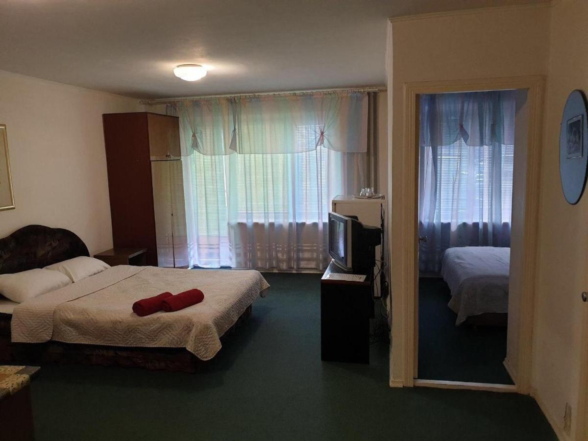 Mini Hotel Vesna Dnjepropetovsk Buitenkant foto